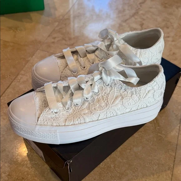 Converse White Lace Platform Sneakers - Picture 4 of 5
